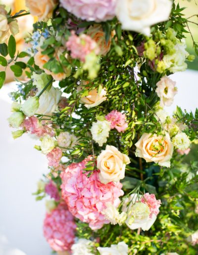 Mariage exclusif de luxe dans un domaine d'exception ou les fleurs se mêlent aux fruits de saison.
