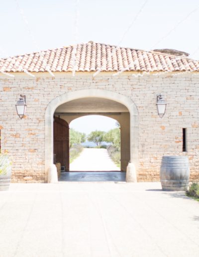  Mariage exclusif de luxe dans un domaine d'exception ou les fleurs se mêlent aux fruits de saison.