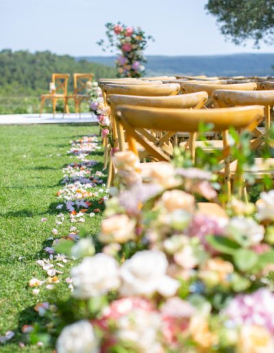 Mariage exclusif de luxe dans un domaine d'exception ou les fleurs se mêlent aux fruits de saison.