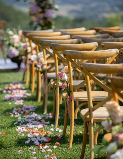 Mariage exclusif de luxe dans un domaine d'exception ou les fleurs se mêlent aux fruits de saison.