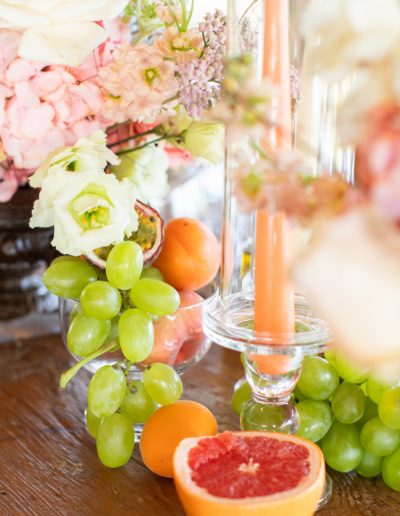 Mariage exclusif de luxe dans un domaine d'exception ou les fleurs se mêlent aux fruits de saison.