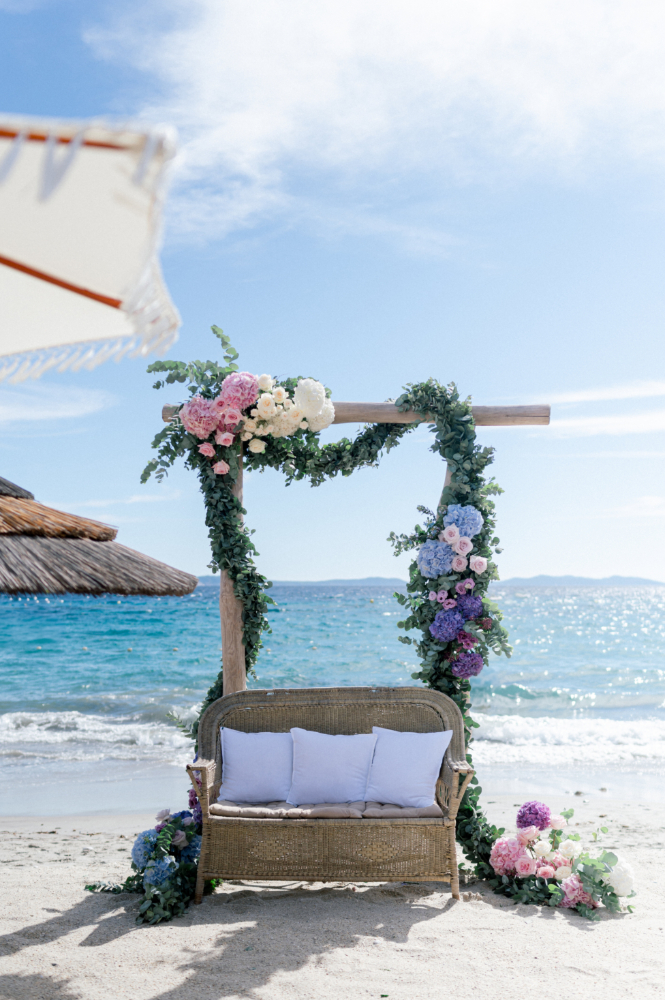 J&N Wedding Mariage intimiste et exclusif dans une crique méditerranéenne, célébré sur trois jours avec trois designs distincts