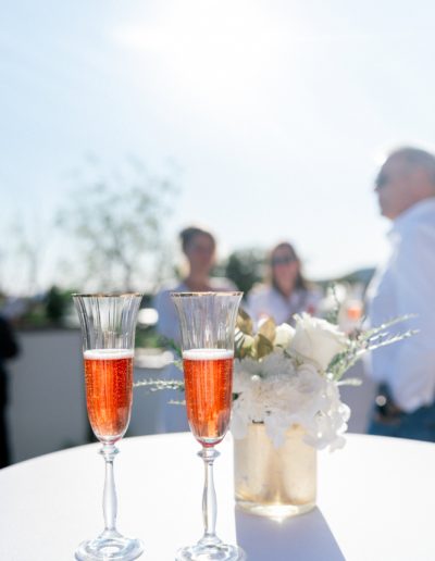 Mariage intimiste et exclusif dans une crique méditerranéenne, célébré sur trois jours avec trois designs distincts