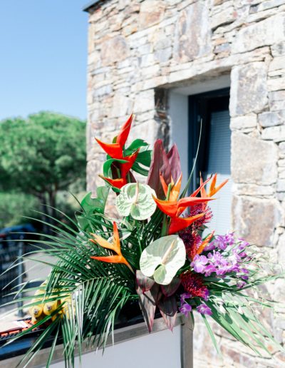 Mariage intimiste et exclusif dans une crique méditerranéenne, célébré sur trois jours avec trois designs distincts