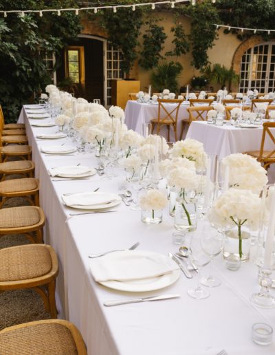 Mariage tout en blanc au Château de Robernier en Provence