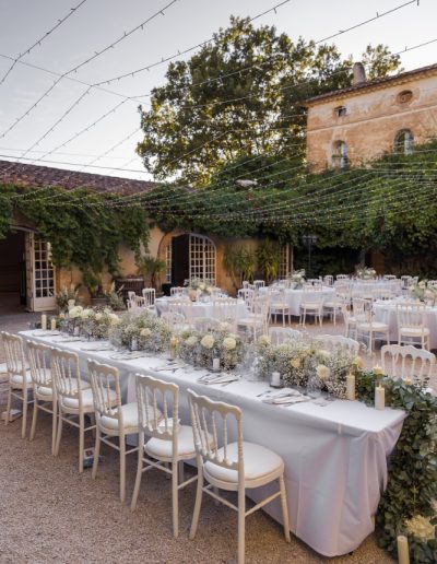 Mariage luxueux au sein de l’incontournable Château de Robernier en Provence.
