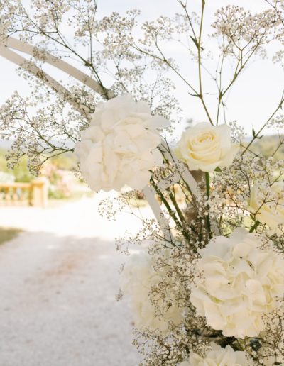 Mariage tout en blanc au Château de Robernier en Provence