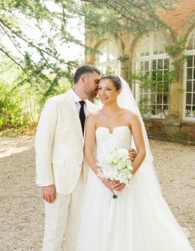 Mariage tout en blanc au Château de Robernier en Provence