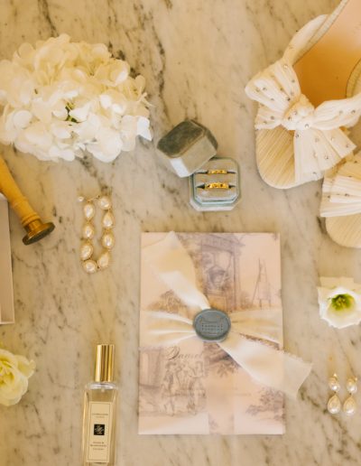 Mariage tout en blanc au Château de Robernier en Provence